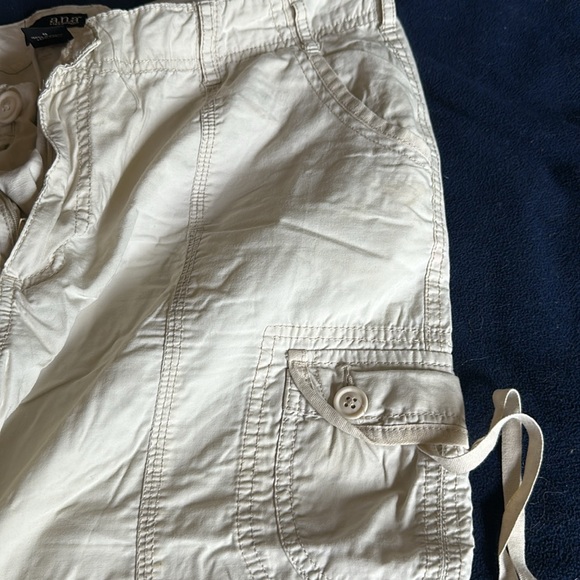 Ana cream color Capri - Picture 3 of 4